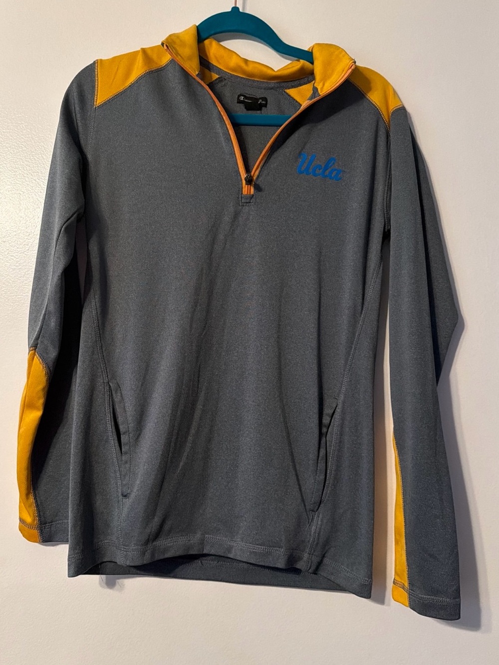 UCLA Bruins 1/4 Zip Pullover Sweater Men’s Small Gray Yellow Pockets Shirt